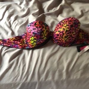 Victoria’s Secret strapless bra